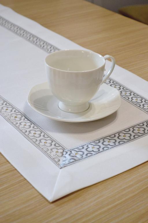 Dekoračný behúň na stôl Arabic