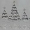 vianočný obrus vyšívaný biely Stromceky